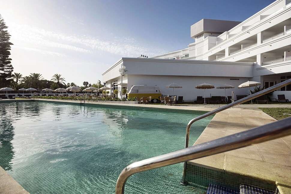 Een foto van het zwembad bij Alegria Costa Ballena
