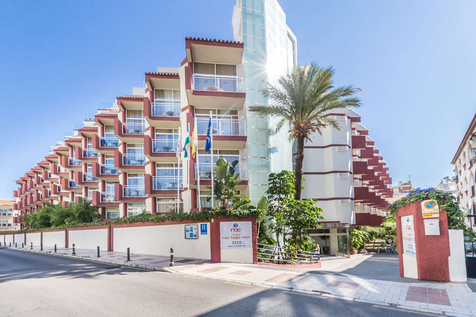 Een foto van de buitenkant van AluaSun Lago Rojo Hotel