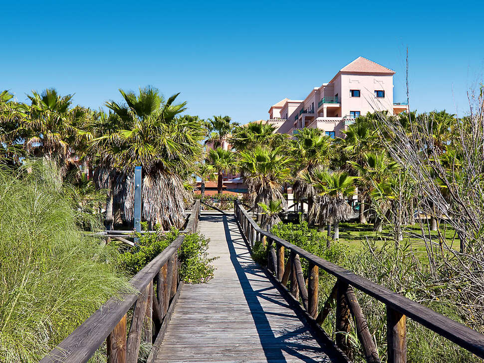 Ein Foto von der Außenansicht des Playacanela Hotel