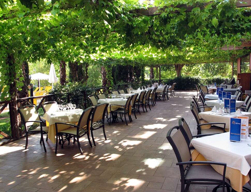 Een foto van het terras bij Ohtels Vila Romana