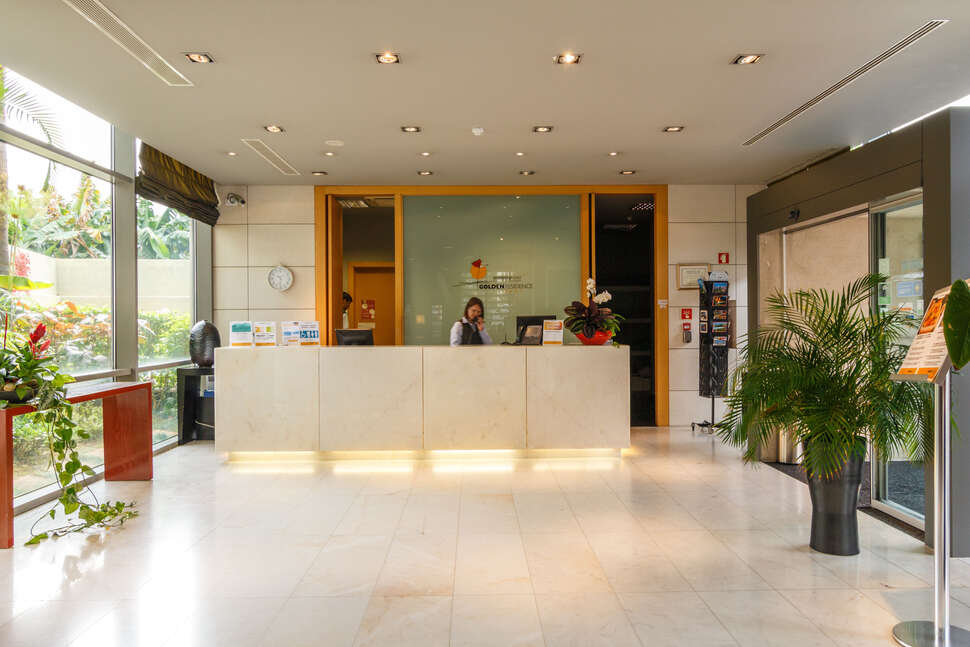 Een foto van het interieur van Golden Residence