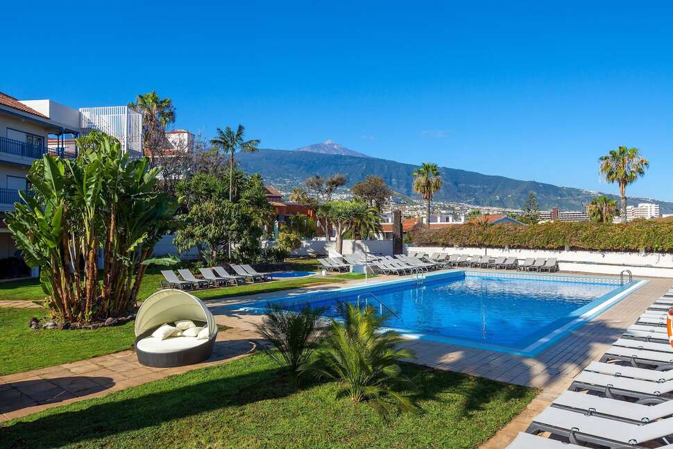 Een foto van het zwembad bij Hotel O7 Tenerife
