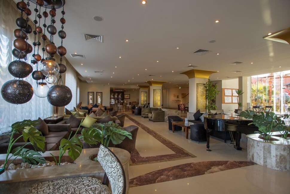 Een foto van het interieur van Cardina Resort
