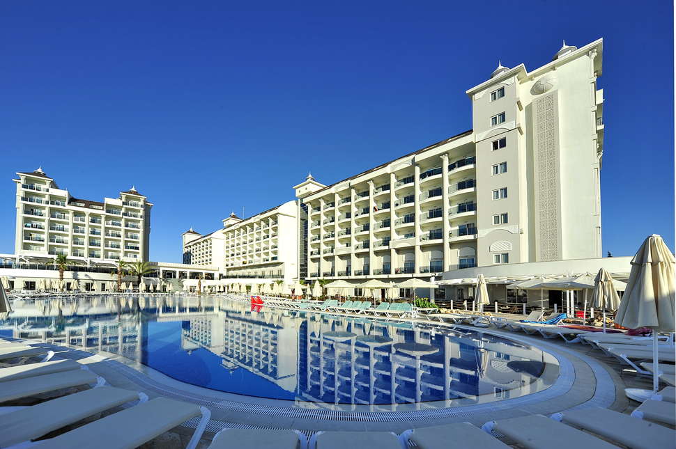 Een foto van het zwembad bij Lake & River Side Hotel & Spa