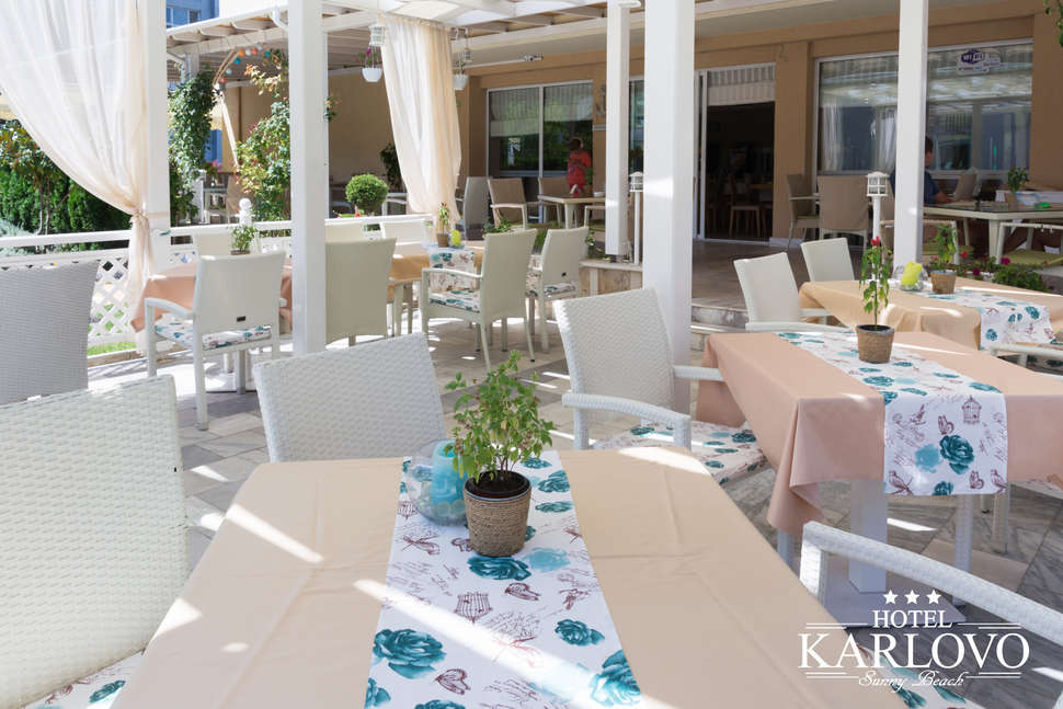 Een foto van het terras bij Karlovo Hotel