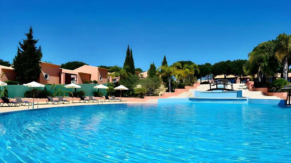 Een foto van het zwembad bij Pestana Vila Sol Golf Vilamoura
