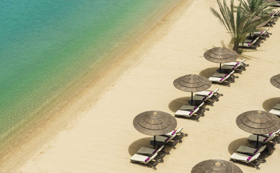 Ein Foto vom Strand beim Le Meridien Abu Dhabi