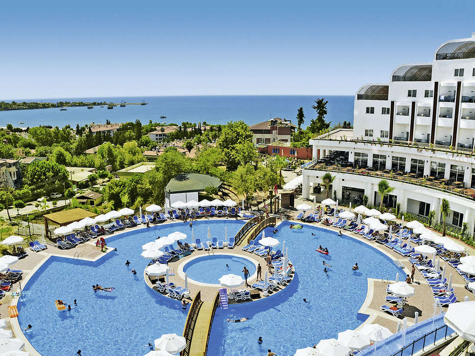 Ein Foto vom Pool im Side Prenses Resort & Spa