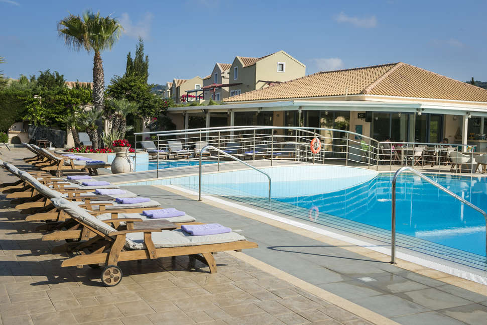 Een foto van het zwembad bij Avithos Resort