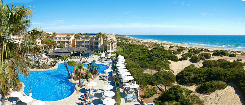 Een foto van het zwembad bij TUI Blue Playa la Barrosa