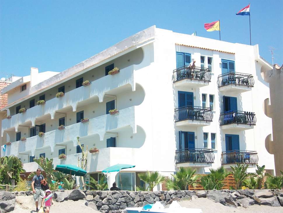 Ein Foto von der Außenansicht des Hotel Baia degli Dei