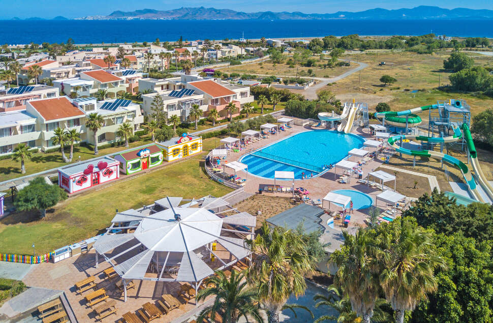 Een foto van het zwembad bij Kipriotis Village Resort