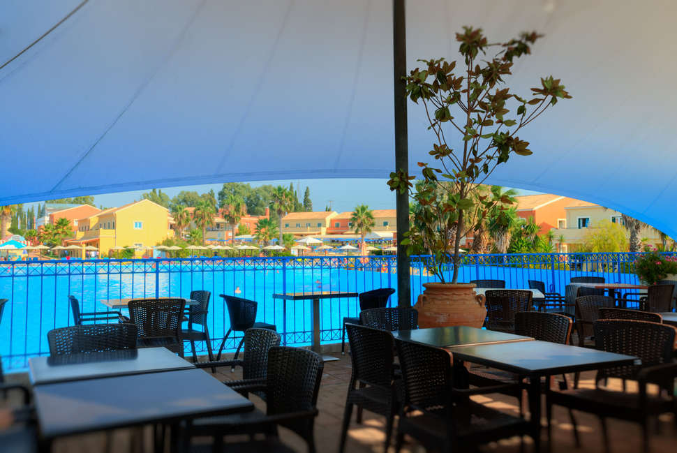 Een foto van het terras bij Aqualand Resort