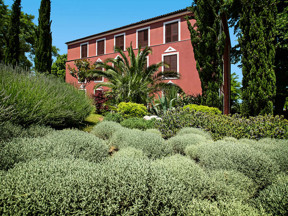 Een foto van de buitenkant van Villa Donat