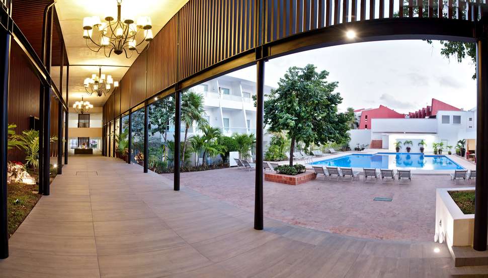 Een foto van het zwembad bij Cancun Bay Resort