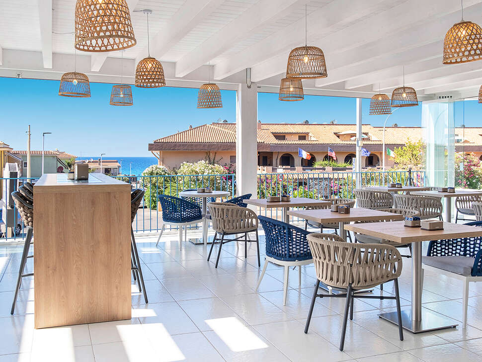 Een foto van het terras bij Hotel Blumarea