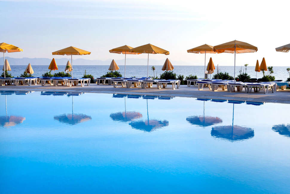 Ein Foto vom Pool im Sunshine Rhodes