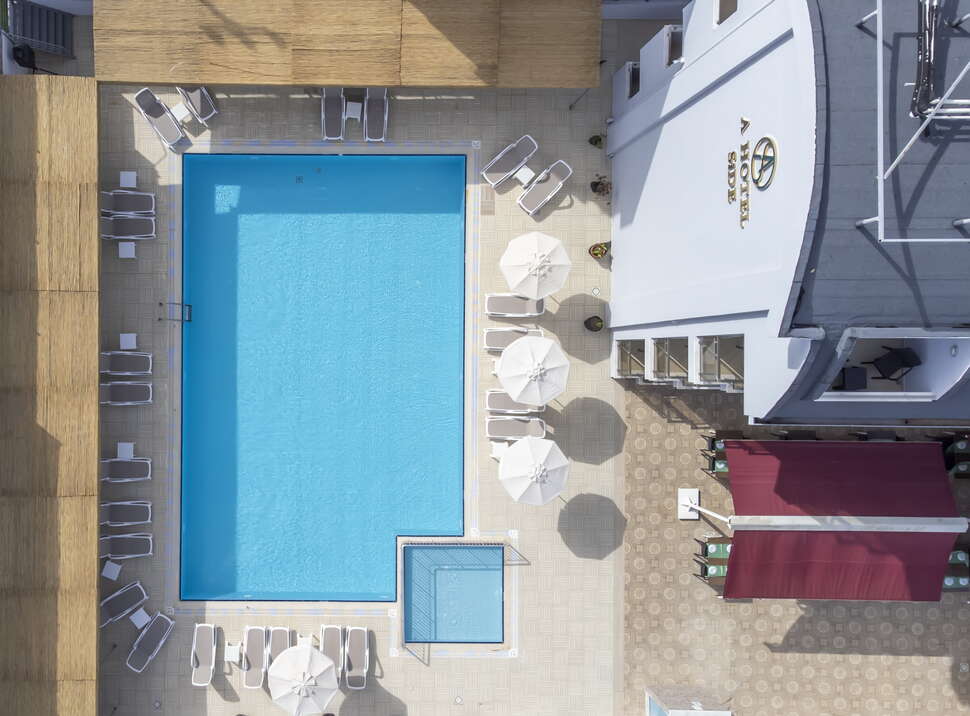 Ein Foto vom Pool im A Hotel Side
