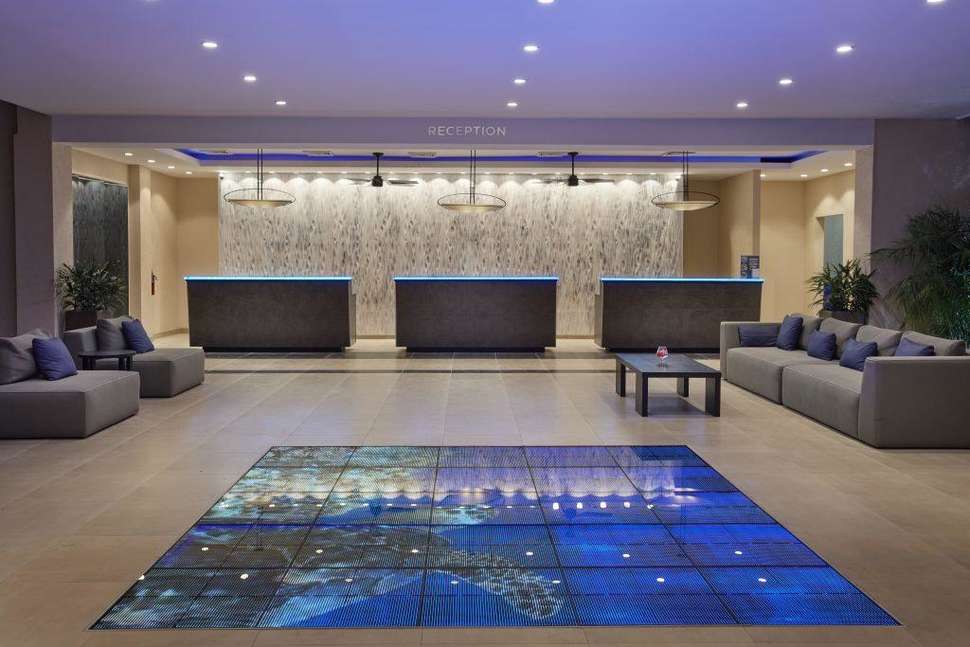 Een foto van het interieur van Divi Dutch Village Beach Resort