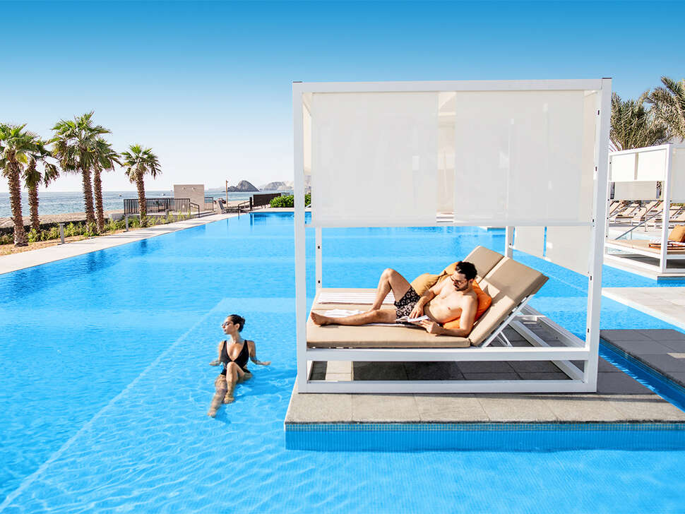 Een foto van het zwembad bij InterContinental Fujairah Resort
