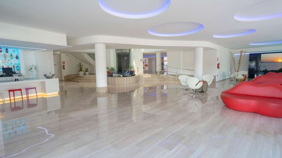Een foto van het interieur van THB Ocean Beach