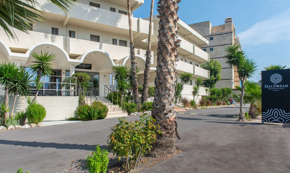 Een foto van de buitenkant van Ixia Dream Beachfront Hotel