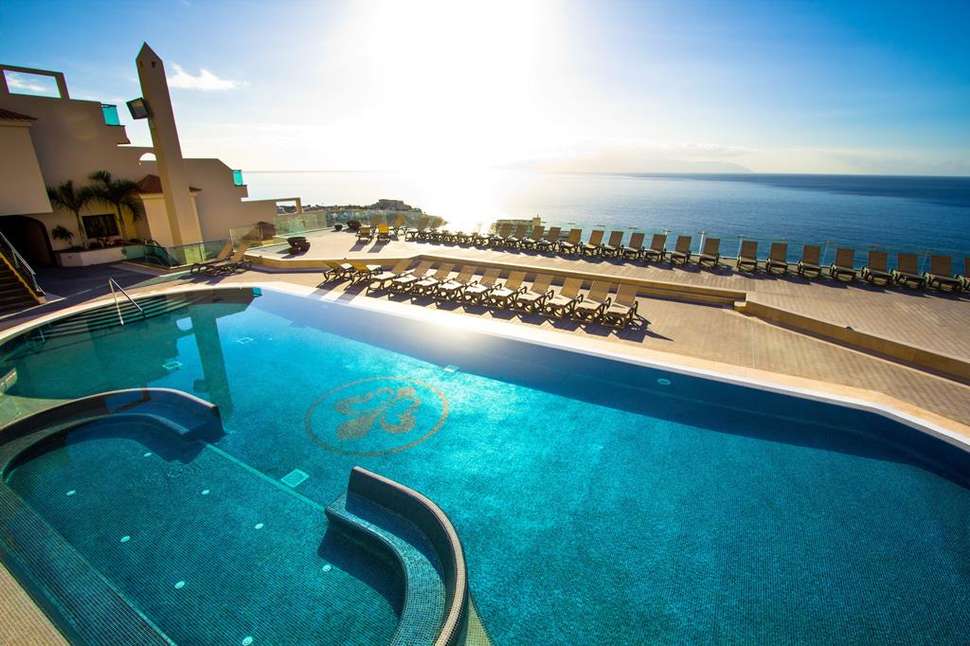 Een foto van het zwembad bij Royal Sun Resort