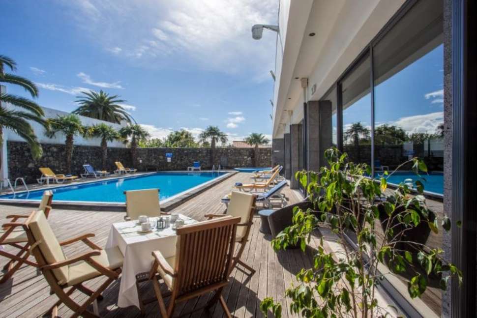 Een foto van het zwembad bij Aparthotel Antillia