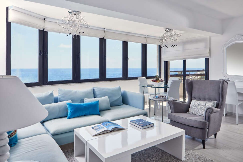 Een foto van het interieur van Atlantica Golden Beach Hotel