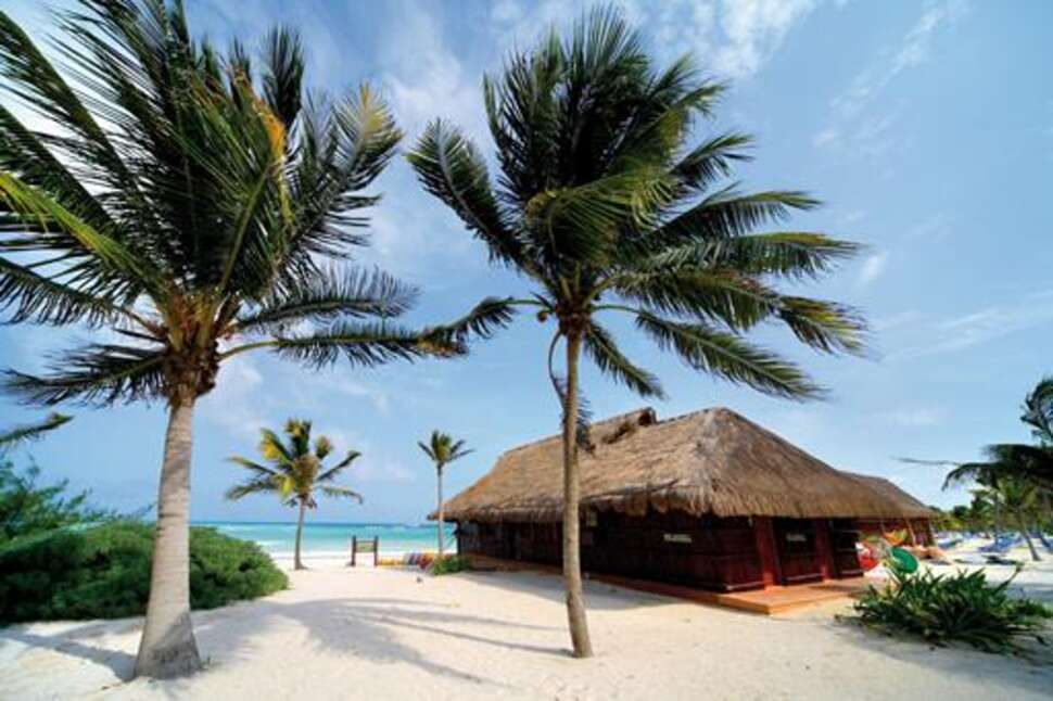 Ein Foto vom Strand beim Barcelo Maya Grand Resort