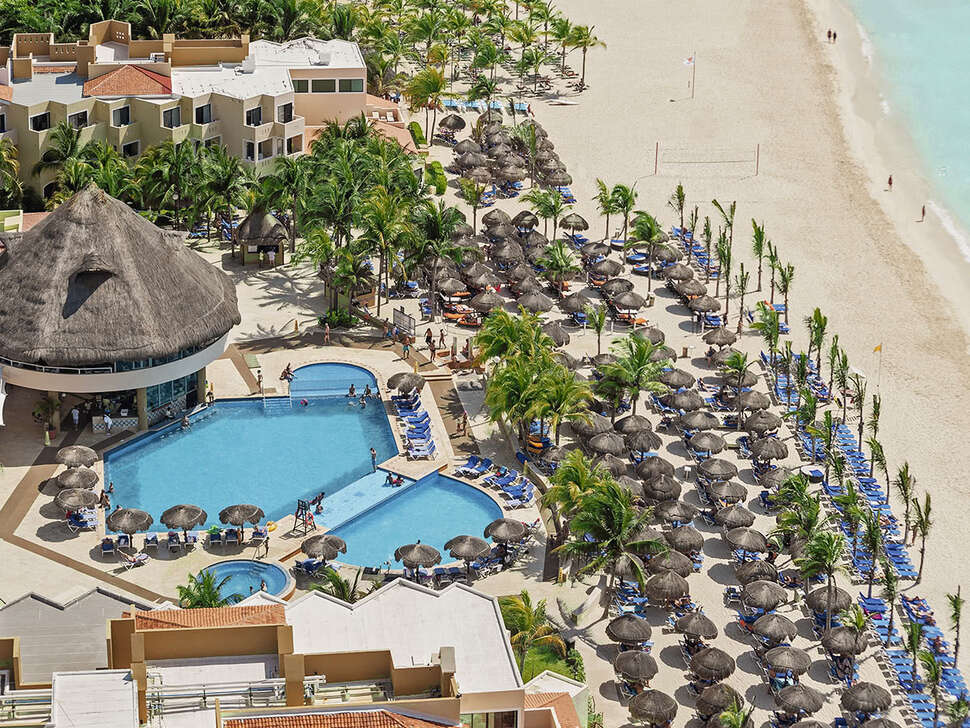 Een foto van het zwembad bij Viva Wyndham Maya