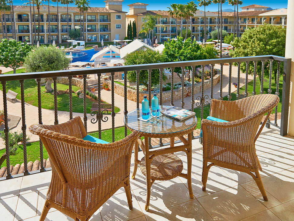 Een foto van het terras bij CM Mallorca Palace