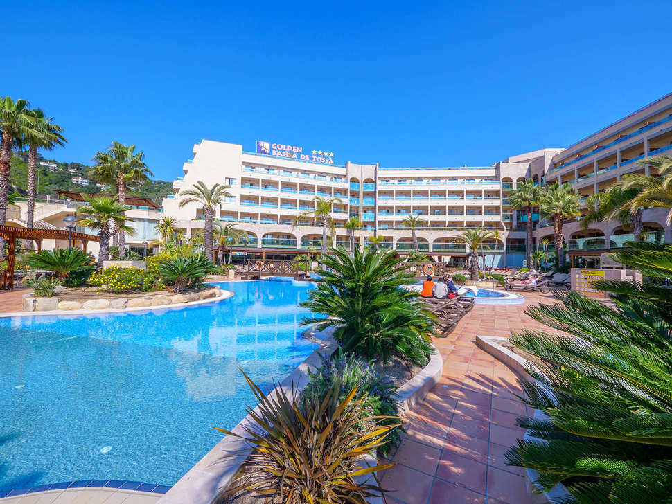 Ein Foto von der Außenansicht des Golden Bahia de Tossa & Spa