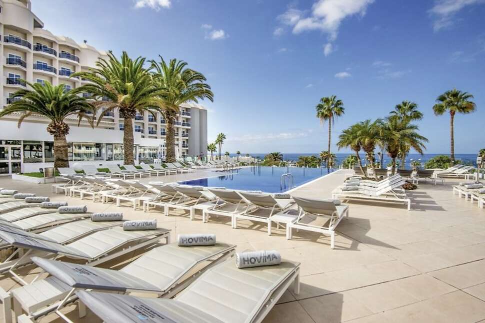 Een foto van het terras bij Hovima Costa Adeje