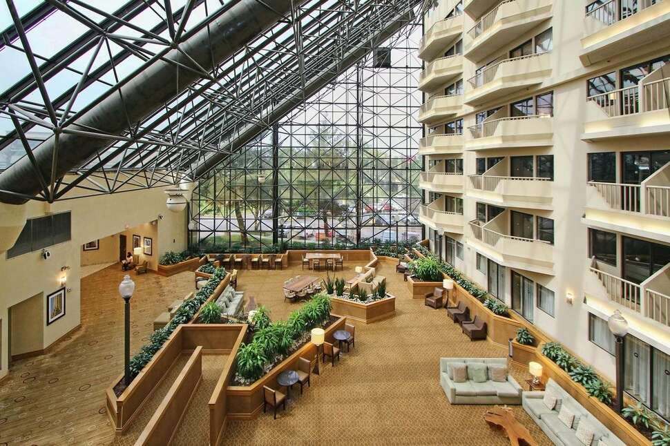 Ein Foto Doubletree by Hilton Newark Airport