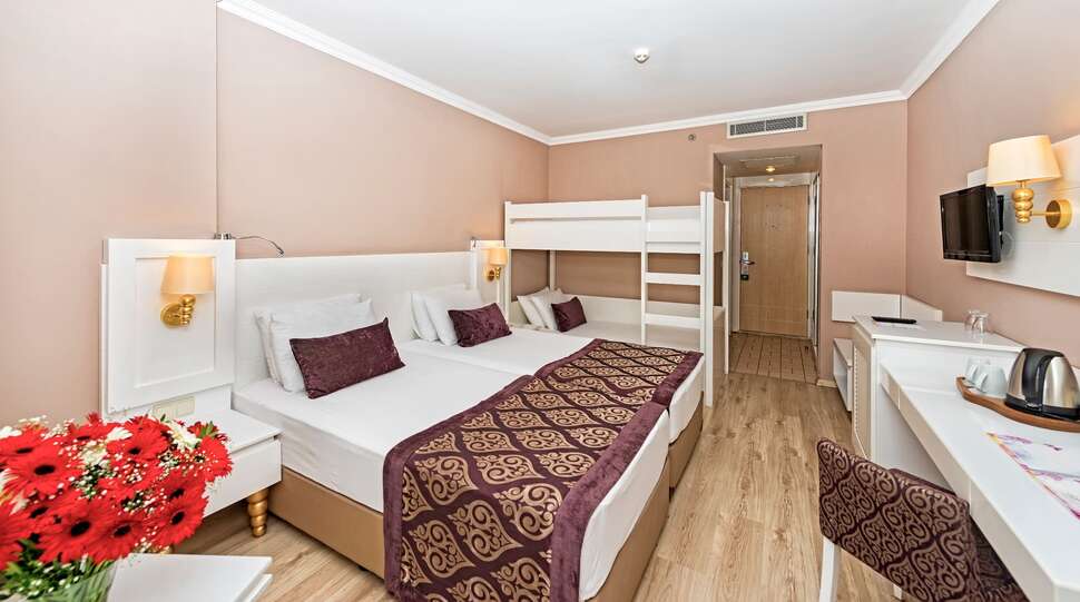 Ein Foto Serenis Hotel