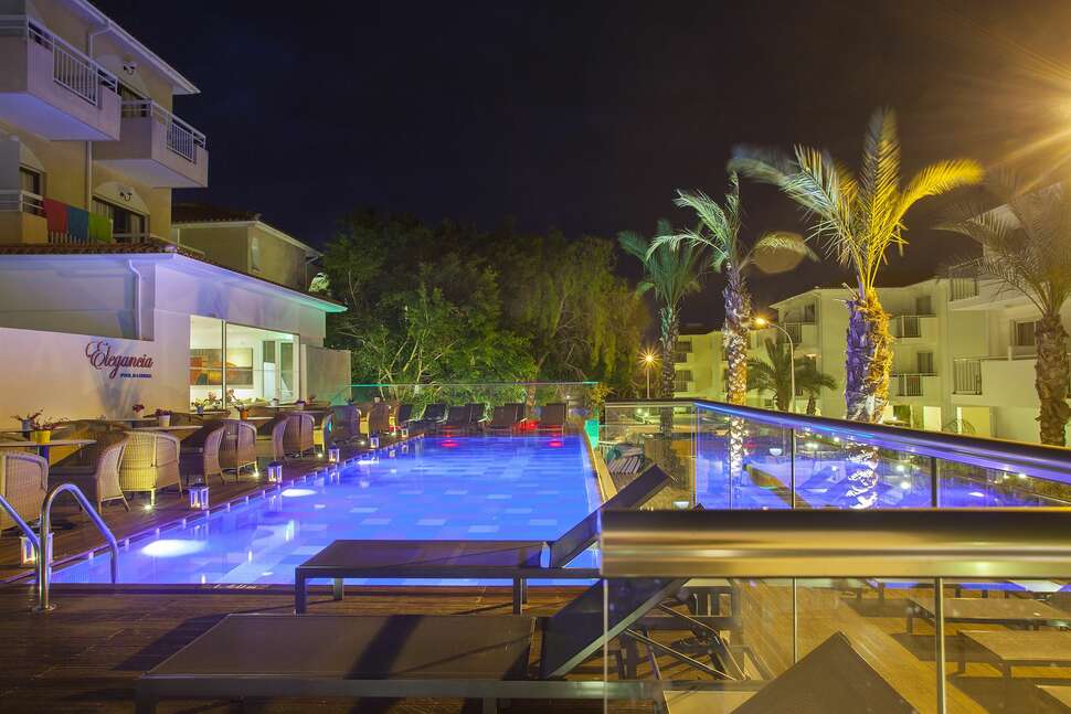Ein Foto vom Pool im The King Jason Paphos