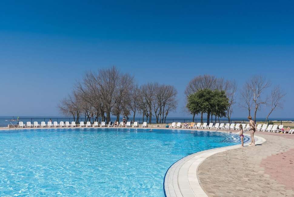 Een foto van een overzicht van Appartementen Polynesia Plava Laguna