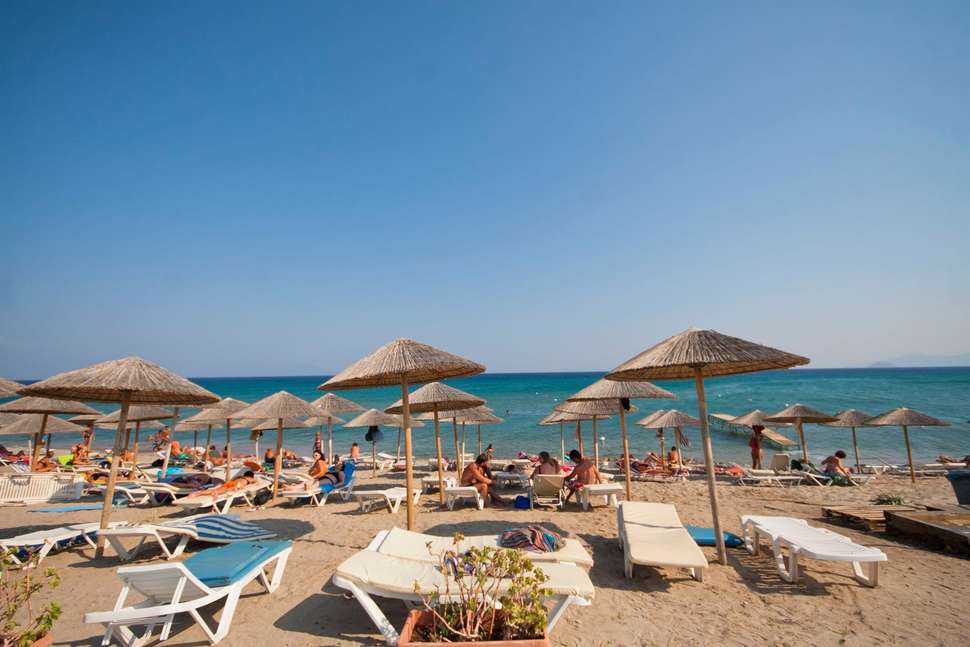 Een foto van het strand bij Sovereign Beach Hotel