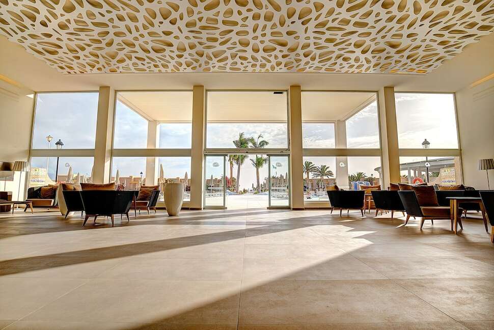Een foto van het interieur van SBH Hotel Monica Beach Resort