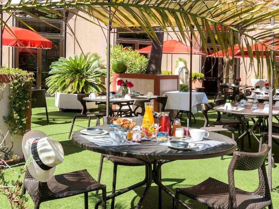 Een foto van het terras bij Novotel Nice Centre Vieux Nice