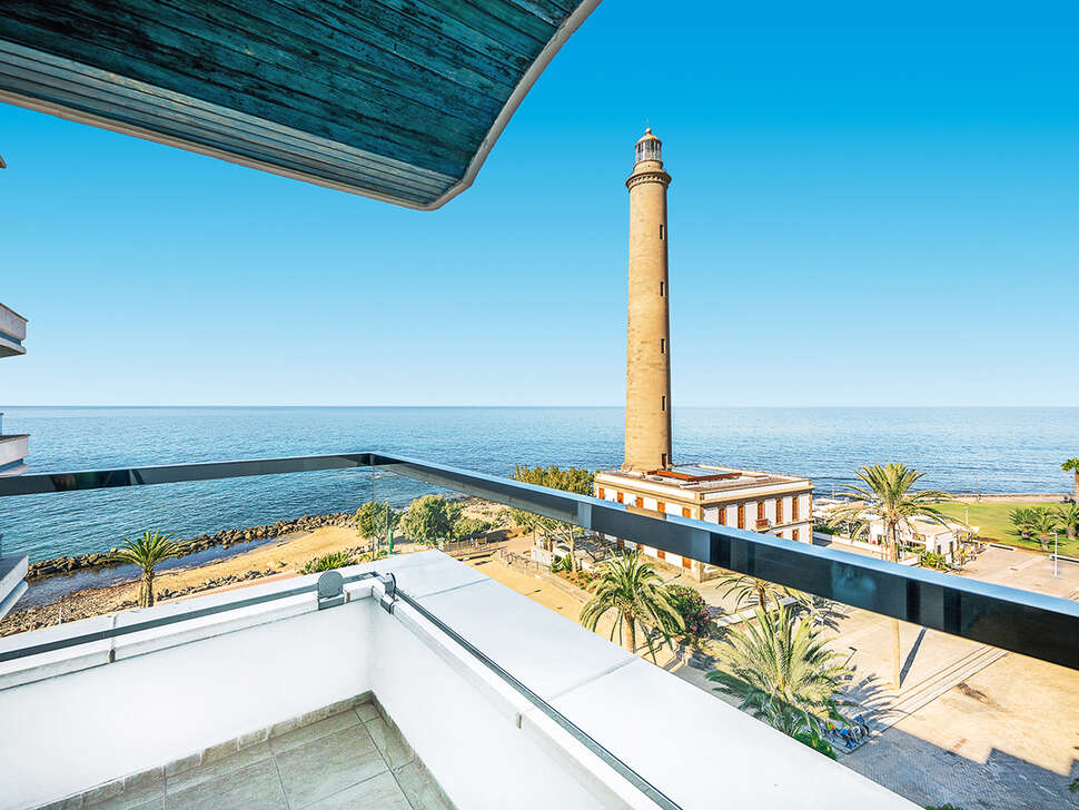 Een foto van de buitenkant van Faro Lopesan Collection Hotel