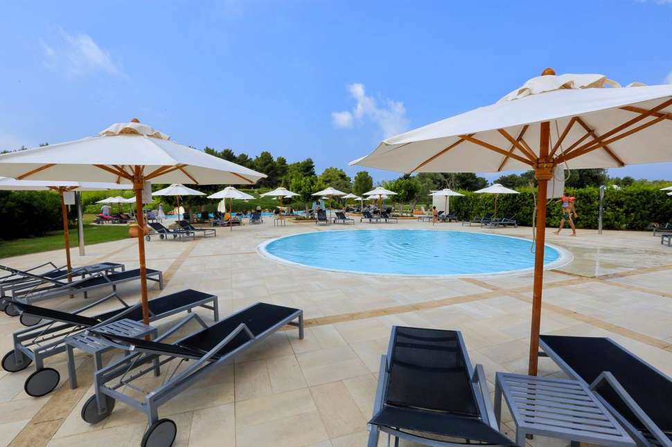 Een foto van het zwembad bij Vivosa Apulia Resort