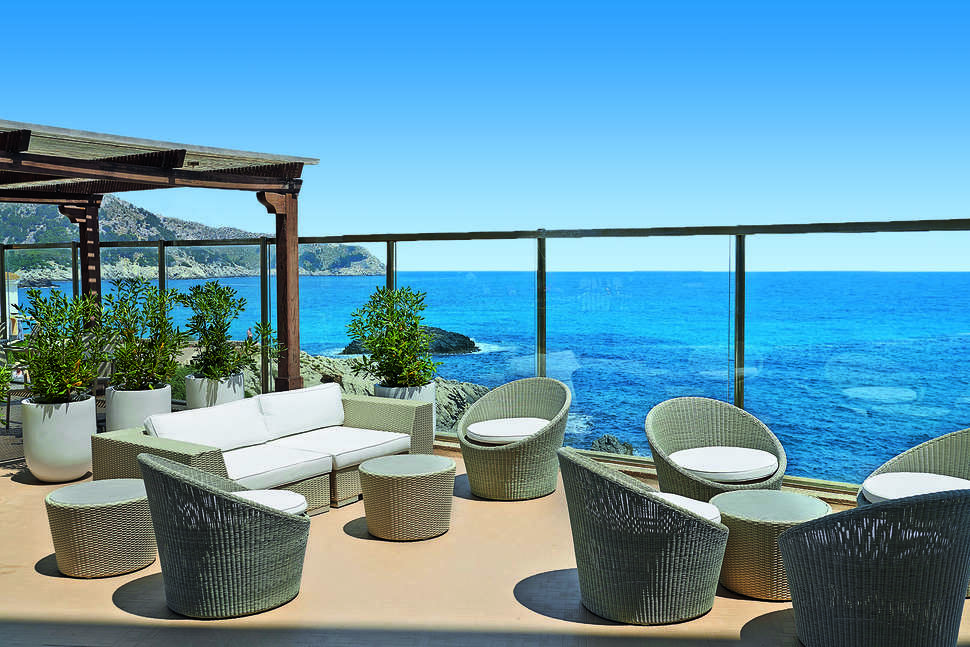 Een foto van het terras bij Allsun Hotel Lux de Mar