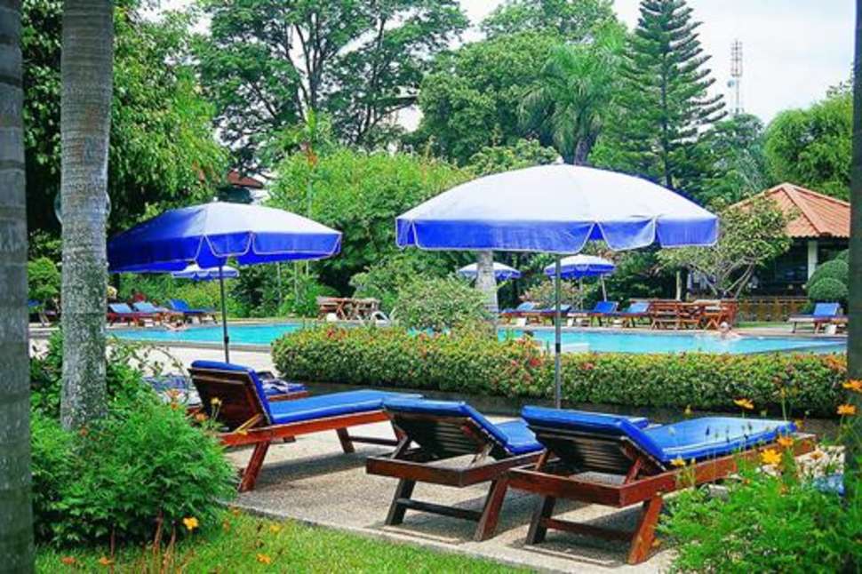 Een foto van het zwembad bij Sunshine Garden Resort
