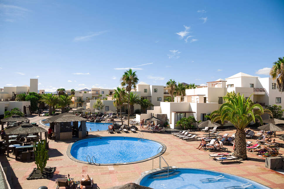Een foto van het zwembad bij Vitalclass Lanzarote Sports & Wellness Center