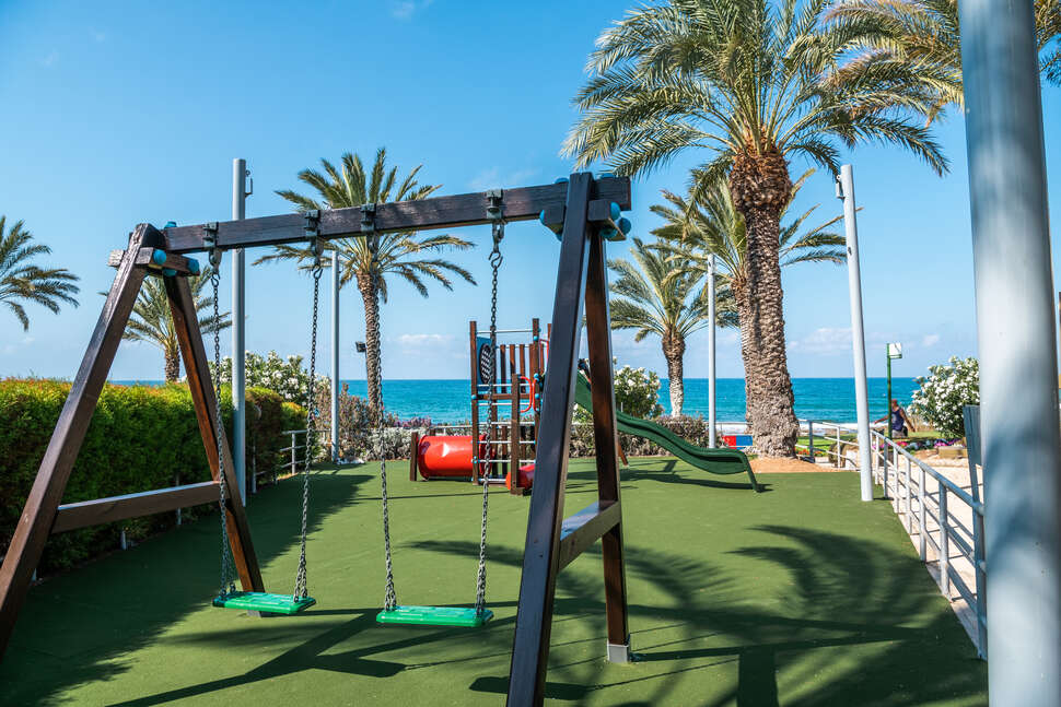 Een foto van de faciliteiten bij Constantinou Bros Athena Beach Hotel