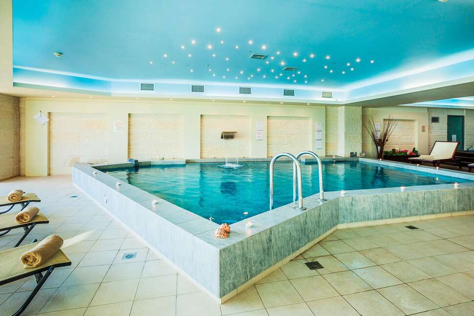Een foto van het zwembad bij Xenios Anastasia Resort & Spa
