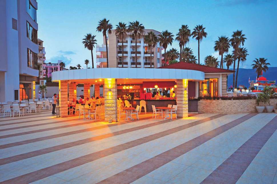 Ein Foto von den Einrichtungen im Hotel Golden Rock Beach
