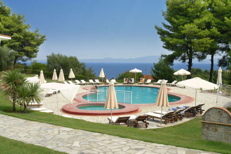 Een foto van het zwembad bij Alkion Resort